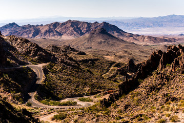 Serpentinen in den Black Mountains in Arizona