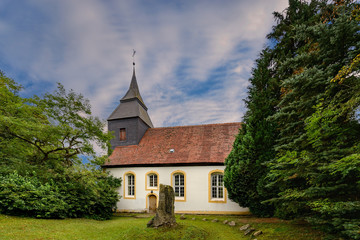 Fototapeta na wymiar Barocke Dorfkirche Wokuhl