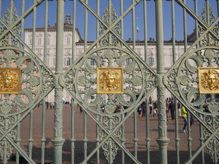 Torino - Stemma sul cancello del Palazzo Reale