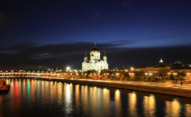 Fototapeta na wymiar Sunset view of Cathedral of Christ the Savior and Moscow river in Moscow, Russia.