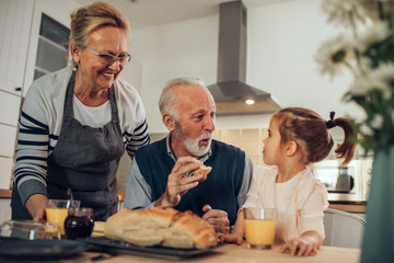 Here comes the airplane