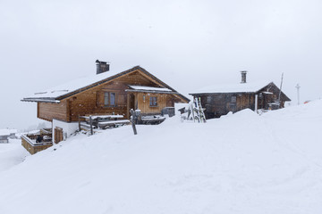 &Ouml;sterreich, Montafon, Garfrescha auf 1550 m H&ouml;he, Urige Skih&uuml;tte im Almdorf.