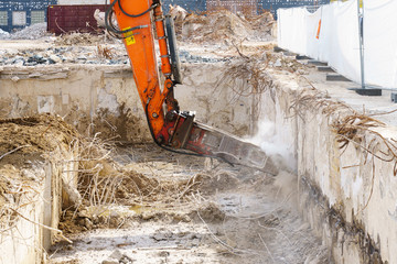 Baustelle Entfernen des Betonfundamentes
