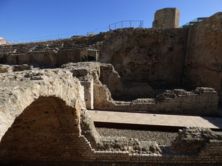 Tarragona es una ciudad y municipio de España, capital de la provincia de Tarragona y de la comarca del Tarragonés