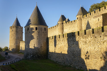 Fototapeta na wymiar Vista parcial de las murallas de Carcassonne en un día soleado. Languedoc. Francia