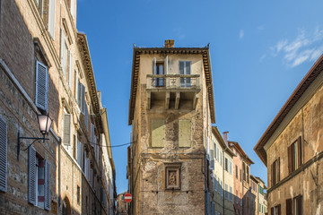 Fototapeta na wymiar balcony windows in ancient city of siena italy