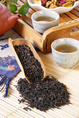  Dried tea leaves 