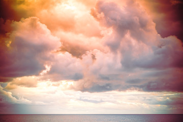 Naklejka na ściany i meble bouřkové mraky nad mořem