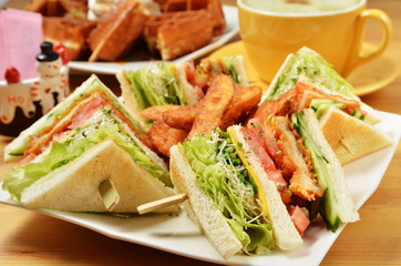 Chicken sandwich with coffee on wooden table