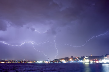 Fototapeta na wymiar Lightning in Istanbul at night