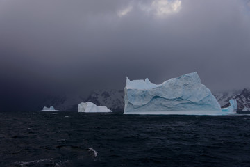 Fototapeta na wymiar Iceberg