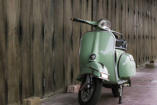 Vespa Scooter Green Images – Browse 5,191 Stock Photos, Vectors, and Video  | Adobe Stock