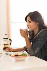 Obraz na płótnie Canvas Woman having breakfast