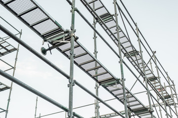 建設現場の足場　Construction site scaffolding