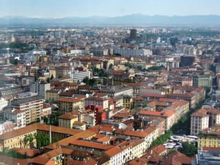 Fototapeta na wymiar panorama citta milano veduta distanza case architettura