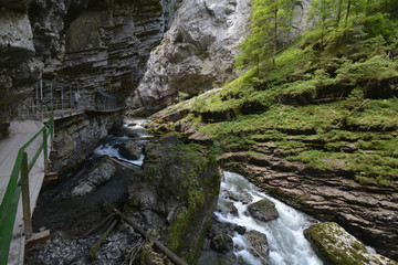 weg durch die breitachklamm  im kleinwalsertal