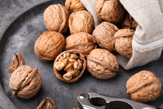 Waln&uuml;sse mit Nussknacker