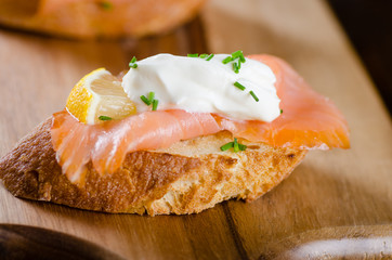 smoked salmon on toasted bread