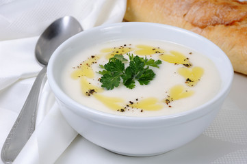 White velvet bean soup puree