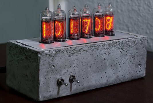 Nixie Uhr mit leuchtröhren in steampunk style Stock Photo | Adobe Stock