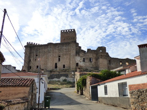 Castillo de Belv&iacute;s de Monroy ( Caceres, Extremadura)  declarado patrimonio hist&oacute;rico de Espa&ntilde;a