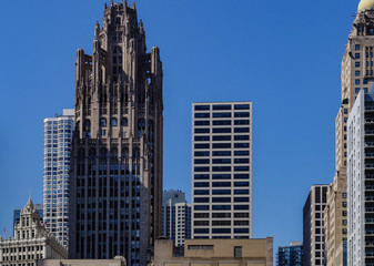 Fototapeta na wymiar Chicago skyline and big office buildings