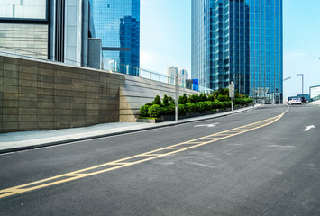 Obraz premium empty highway with cityscape and skyline of chongqing,China.