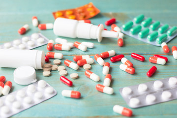 Many medicines and tablets are scattered on the table