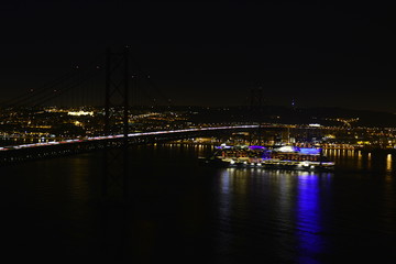 Fototapeta na wymiar Ponte 25 de Abril / Vista do Cristo Rei - Almada; Portugal