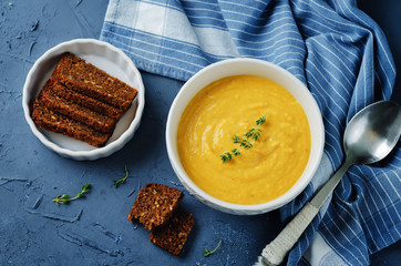 Chickpeas pumpkin cream soup with bread