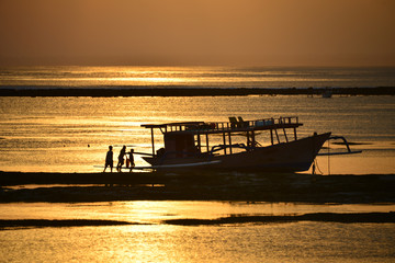 Naklejka premium Nusa Lembongan sunset on the beach