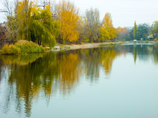 Fototapeta na wymiar landscape of the river with the banks in autumn