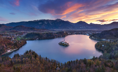 Obraz premium exiting sunset on the lake Bled in Slovenia