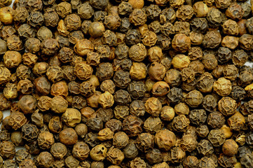 schwarze Pfefferkörner