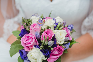 Fototapeta na wymiar wedding flowers bride bouquet and rings