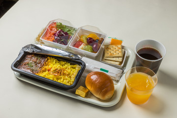 一般的な機内食　Flight meal of the general economy class
