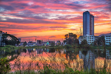 Naklejka premium NOVEMBER 05, 2016 CHIANG MAI, THAILAND - High building reflection from Lake after sunset