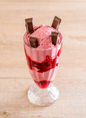 strawberry sundae ice-cream