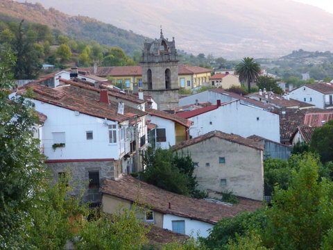 Baños de Montemayor es un municipio español, en la provincia de Cáceres, Comunidad Autónoma de Extremadura. Se sitúa al norte de la provincia, en el valle del Ambroz