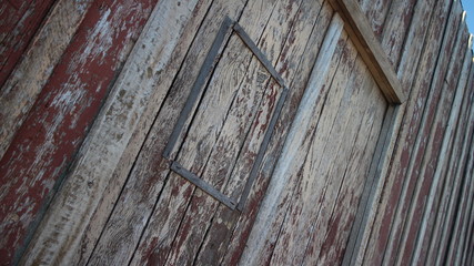 parede de madeira descascada antiga