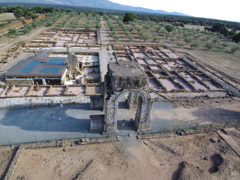 Ruinas romanas de Cáparra  en Oliva de Plasencia ( Caceres, Extremadura) Foto aerea con Drone