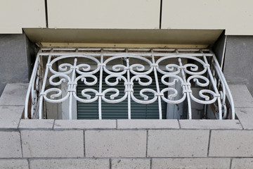 forged elements, protection of windows in the basement floors