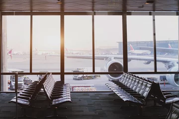 Foto auf Acrylglas Flughafen Flughafen modernes Interieur mit großen Fenstern