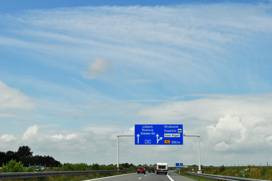 Autobahnschild L&uuml;beck, Rostock, Grimmen--Ost, Stralsund, Sasnitz, Insel R&uuml;gen