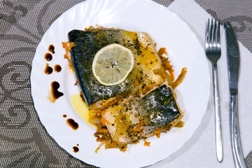 Salmon with herbs and vegetables