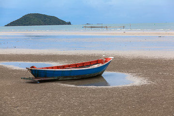 Naklejka premium Modern fishing boat on harbor in Thailand