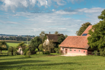 Fototapeta na wymiar Hof auf dem Lande