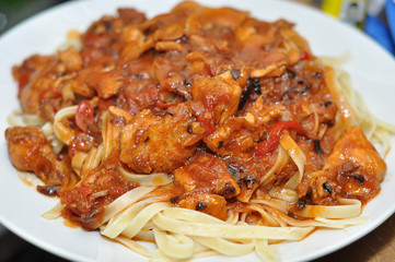spaghetti with chicken sauce