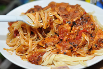 spaghetti with chicken sauce