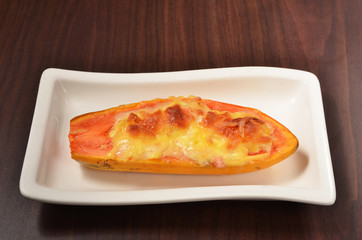 Papaya gratin with melted cheese